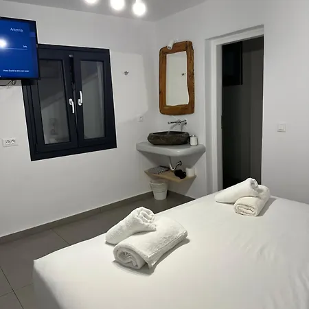 The Coast Suites Tourlos Exterior photo