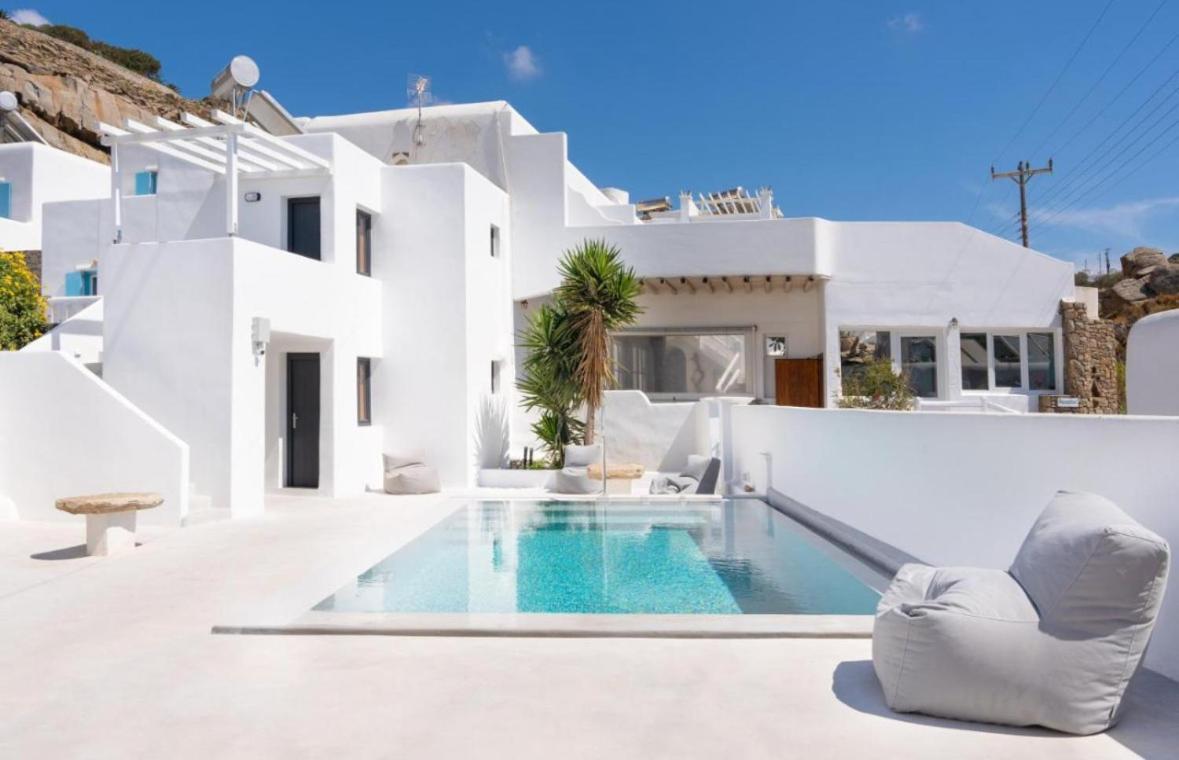 The Coast Apartment *